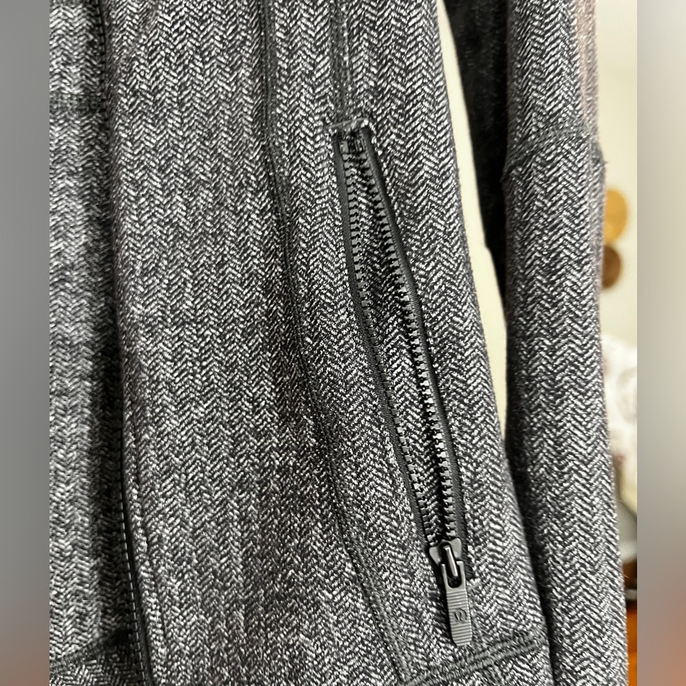 Lululemon Define - image 8